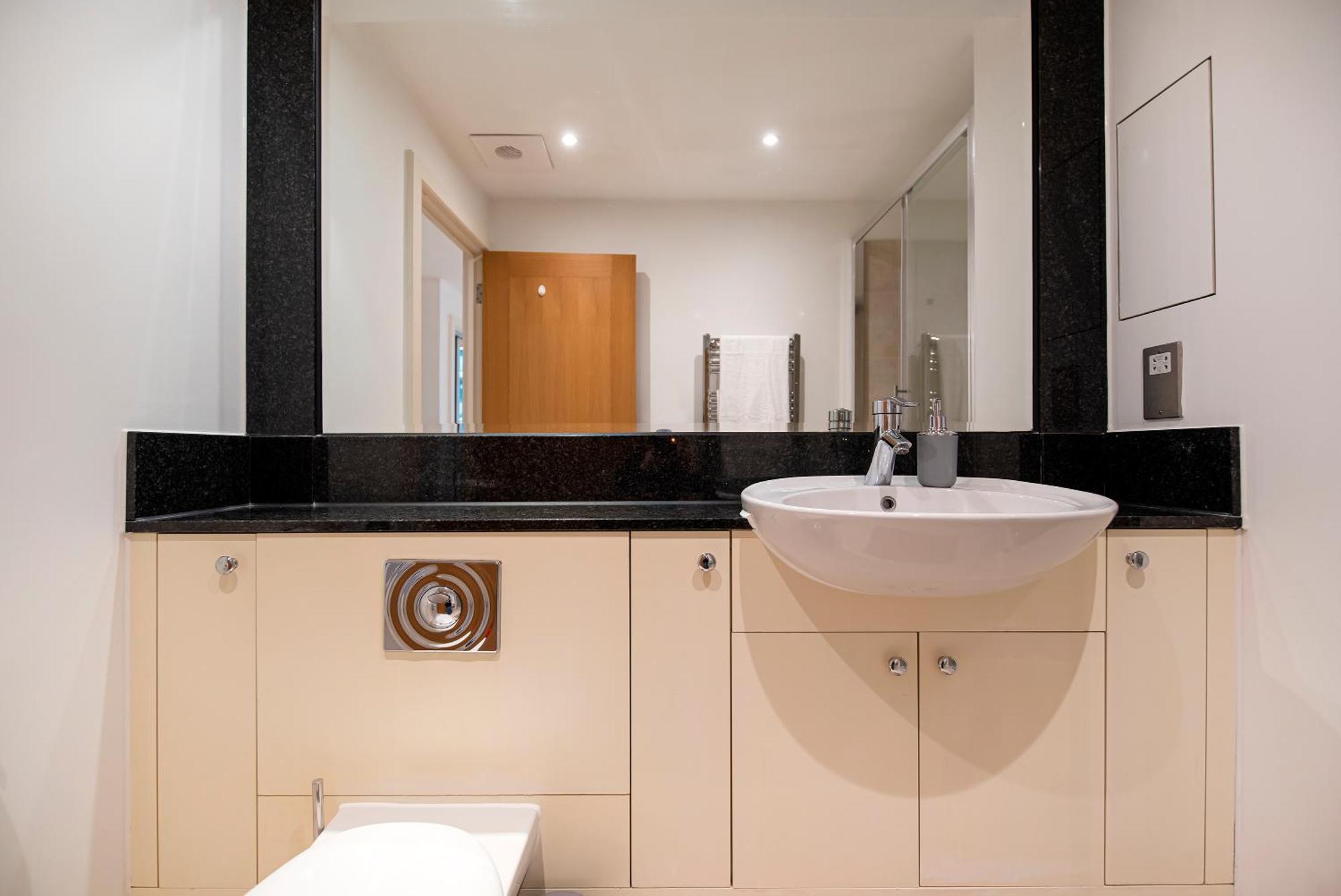 Terraced Riverview Apartment London Exterior photo